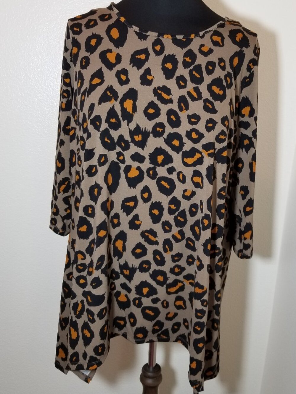 Avenue Women Size 22/24 Long Sleeve Animal Leopard Tunic Fierce Sultry Chic